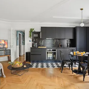  Appartement Magnifique Au Coeur Du Xviiieme